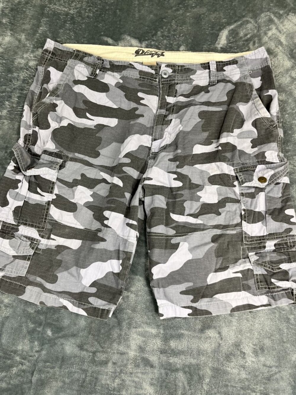 Plugg Mens Gray Camo Cargo Shorts 38